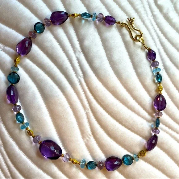18K GOLD, AMETHYST, & TOPAZ NECKLACE - Picture 5 of 5